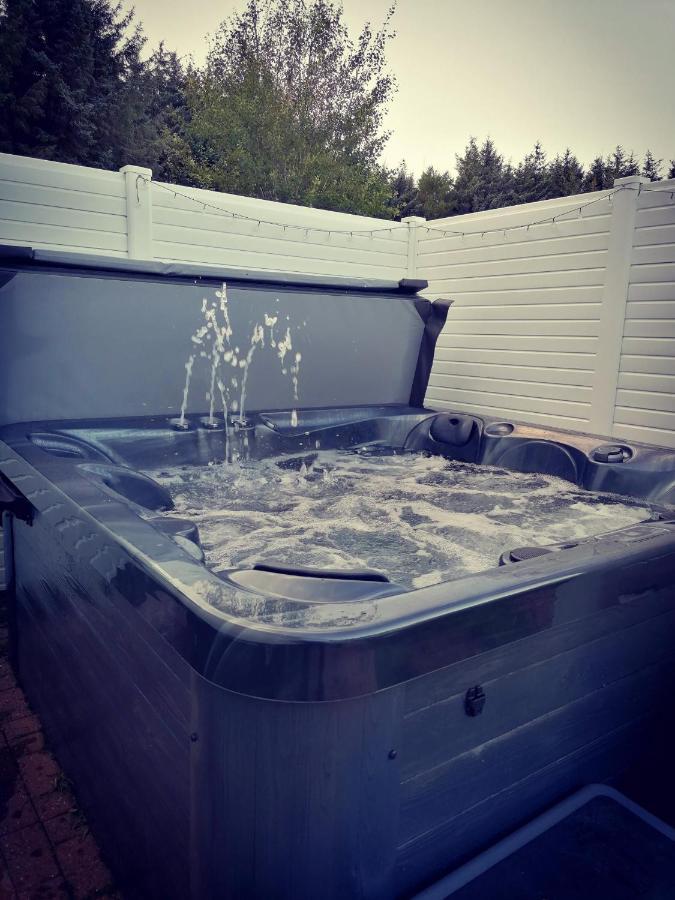 The Kalos Retreat - Hot Tub Lodge With Free 18 Hole Golf Course Swarland Eksteriør bilde