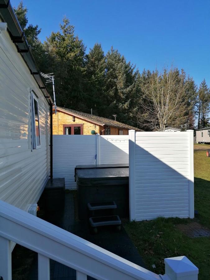 The Kalos Retreat - Hot Tub Lodge With Free 18 Hole Golf Course Swarland Eksteriør bilde