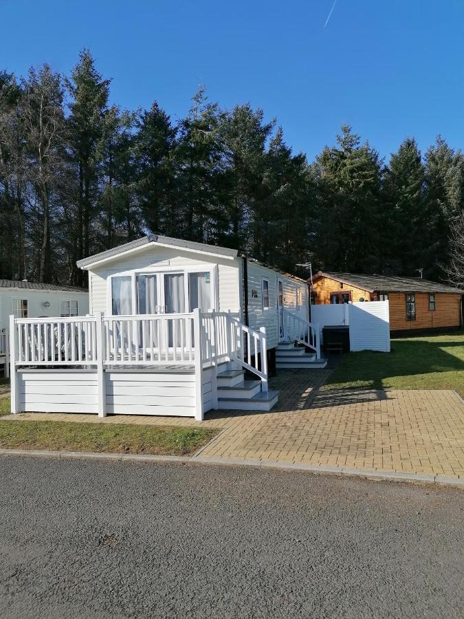 The Kalos Retreat - Hot Tub Lodge With Free 18 Hole Golf Course Swarland Eksteriør bilde