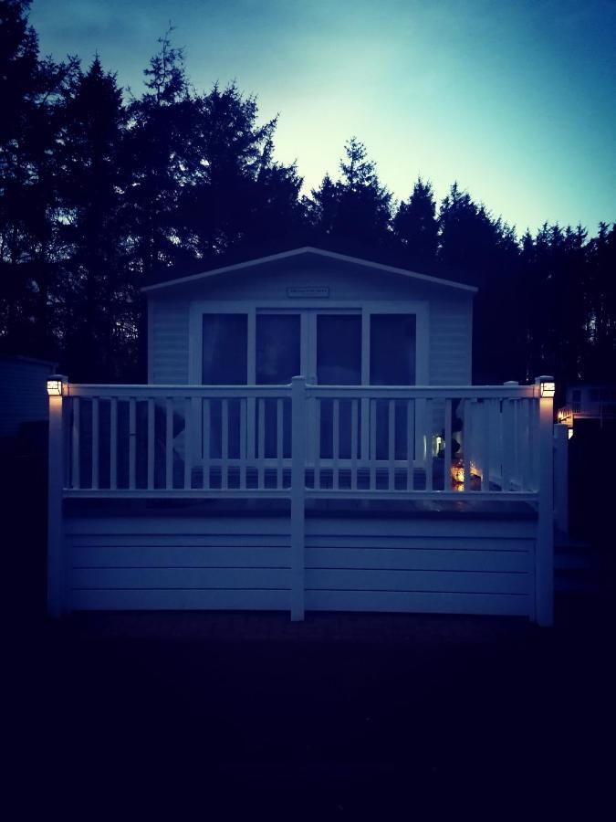 The Kalos Retreat - Hot Tub Lodge With Free 18 Hole Golf Course Swarland Eksteriør bilde