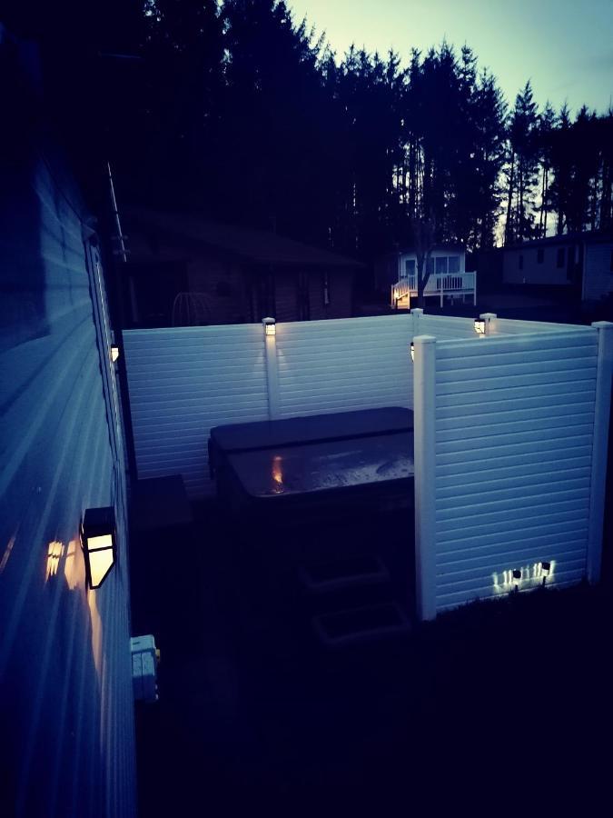 The Kalos Retreat - Hot Tub Lodge With Free 18 Hole Golf Course Swarland Eksteriør bilde